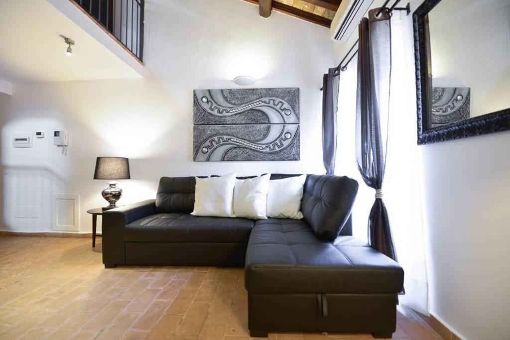 Ibernesi - Charming Apartment At The Roman Forums Exterior photo