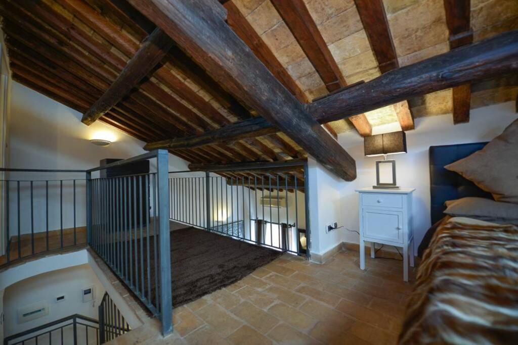 Ibernesi - Charming Apartment At The Roman Forums Exterior photo