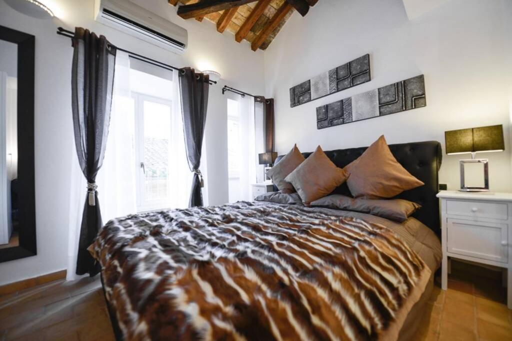 Ibernesi - Charming Apartment At The Roman Forums Exterior photo