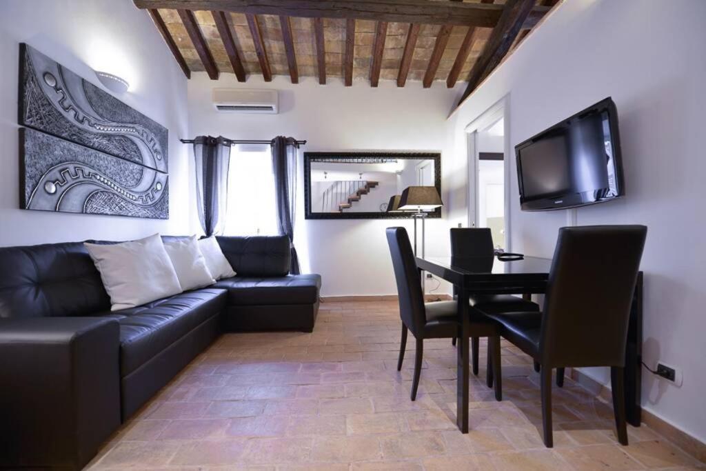 Ibernesi - Charming Apartment At The Roman Forums Exterior photo