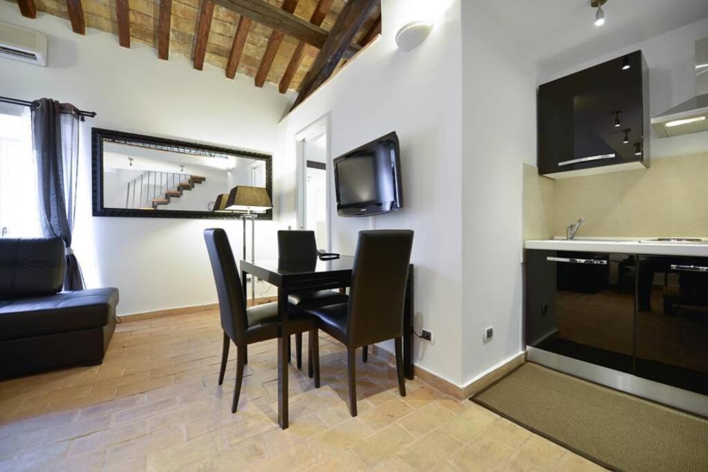 Ibernesi - Charming Apartment At The Roman Forums Exterior photo
