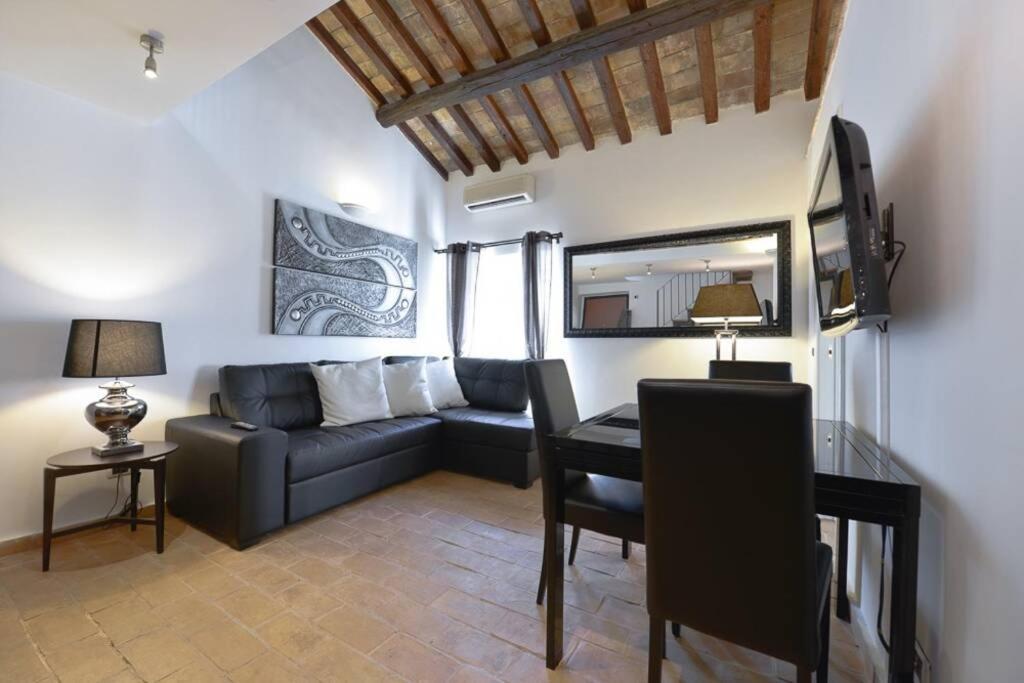 Ibernesi - Charming Apartment At The Roman Forums Exterior photo