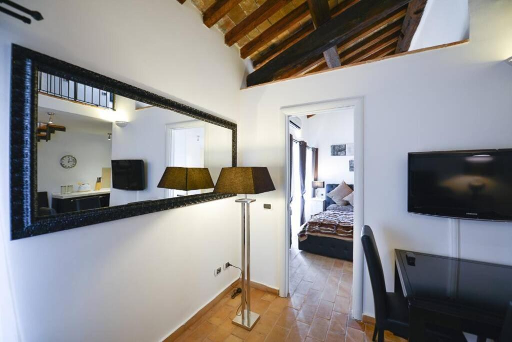 Ibernesi - Charming Apartment At The Roman Forums Exterior photo