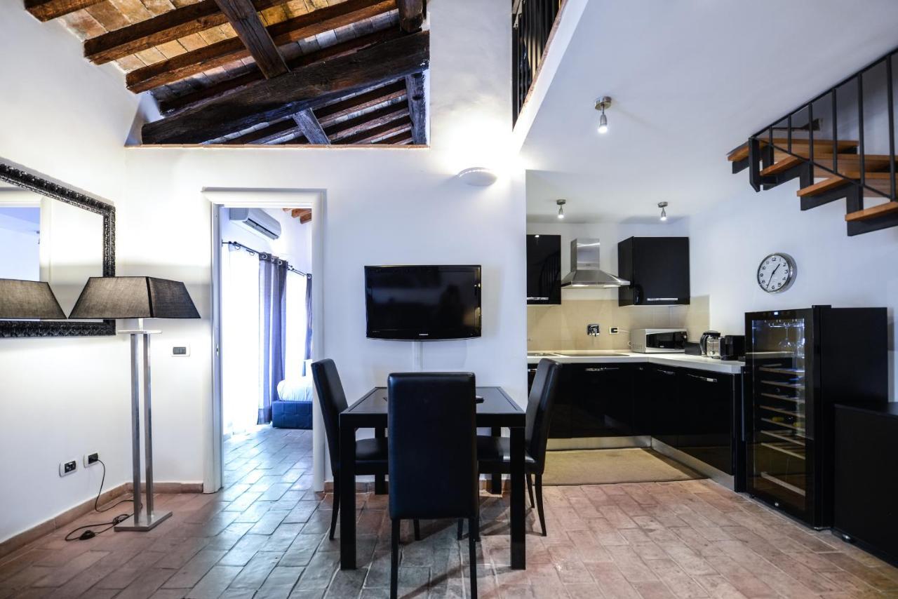 Ibernesi - Charming Apartment At The Roman Forums Exterior photo